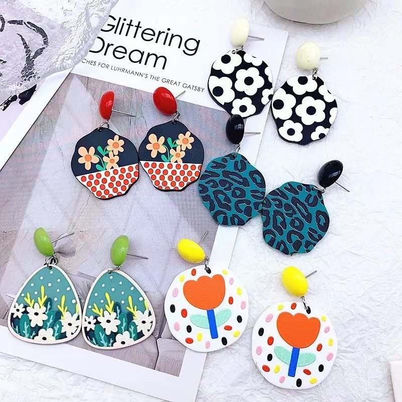 一臺UV打印機，印出今年大熱的亞克力耳飾